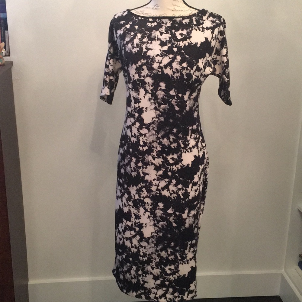 Vince Camuto Small Fitted Black and White Dress